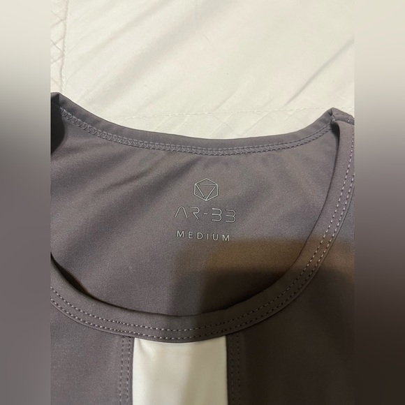 AR-33 Sports Bra Size Medium - Picture 2 of 4